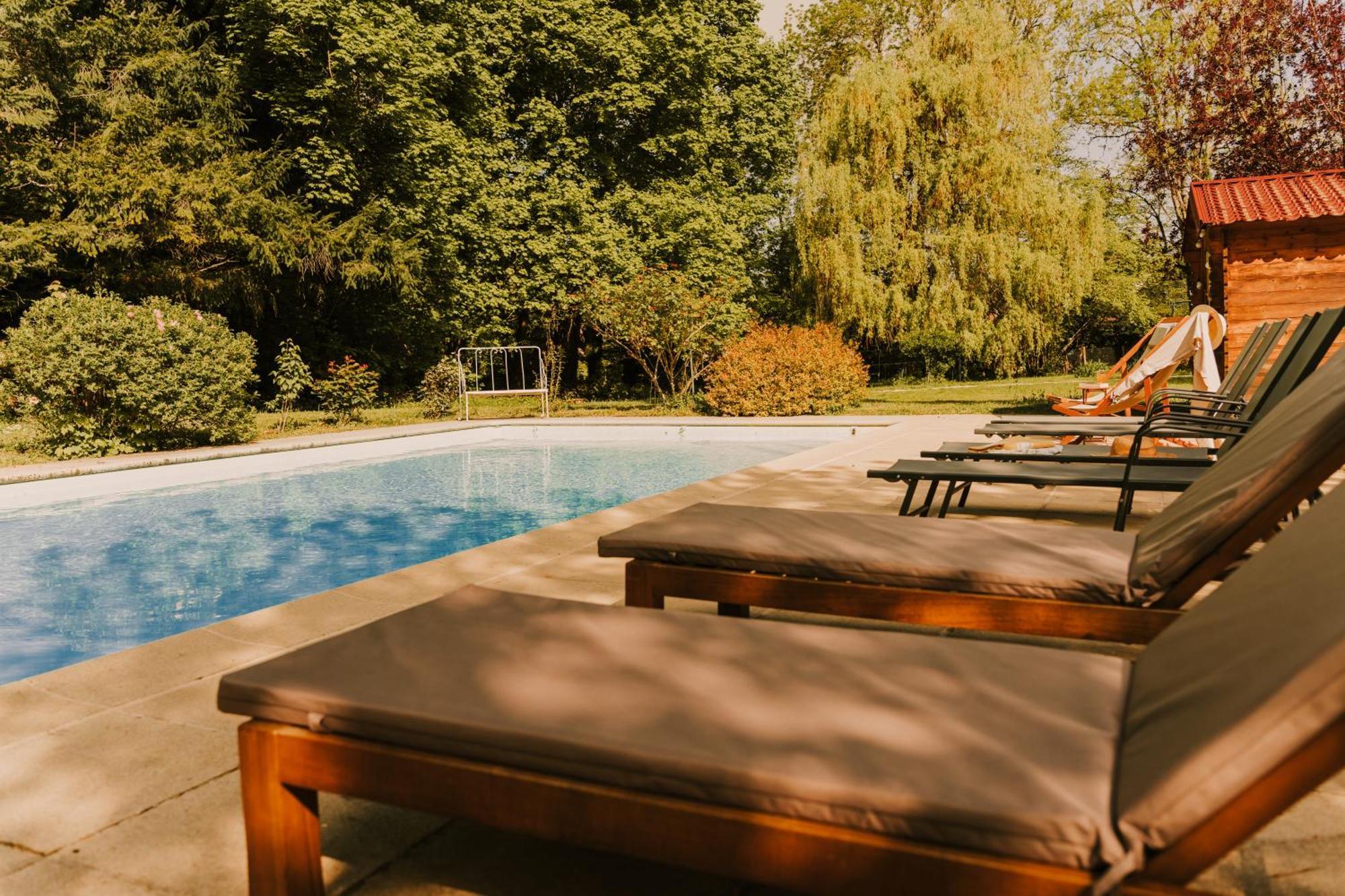 Maison D'Hotes Et Gite De Charme Avec Piscine, La Lhuiseraie 外观 照片